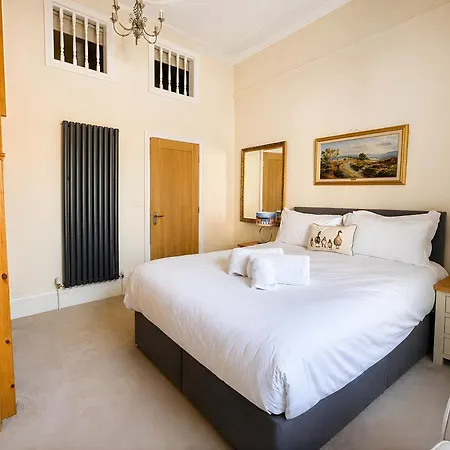 Appartement Spacious 1 King Bed Centre - 5 Min From Train Station *