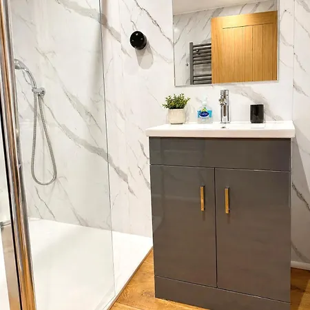 公寓 Spacious 1 King Bed Centre - 5 Min From Train Station