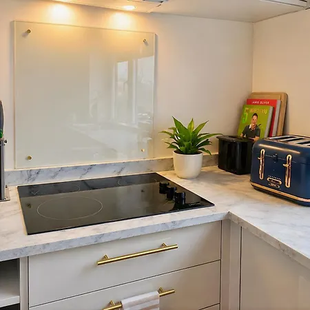 Appartement Spacious 1 King Bed Centre - 5 Min From Train Station