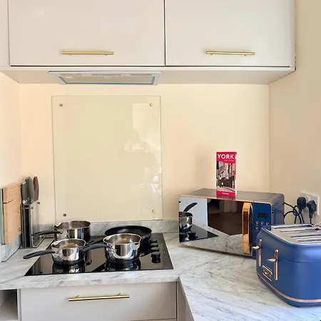 Appartement Spacious 1 King Bed Centre - 5 Min From Train Station *